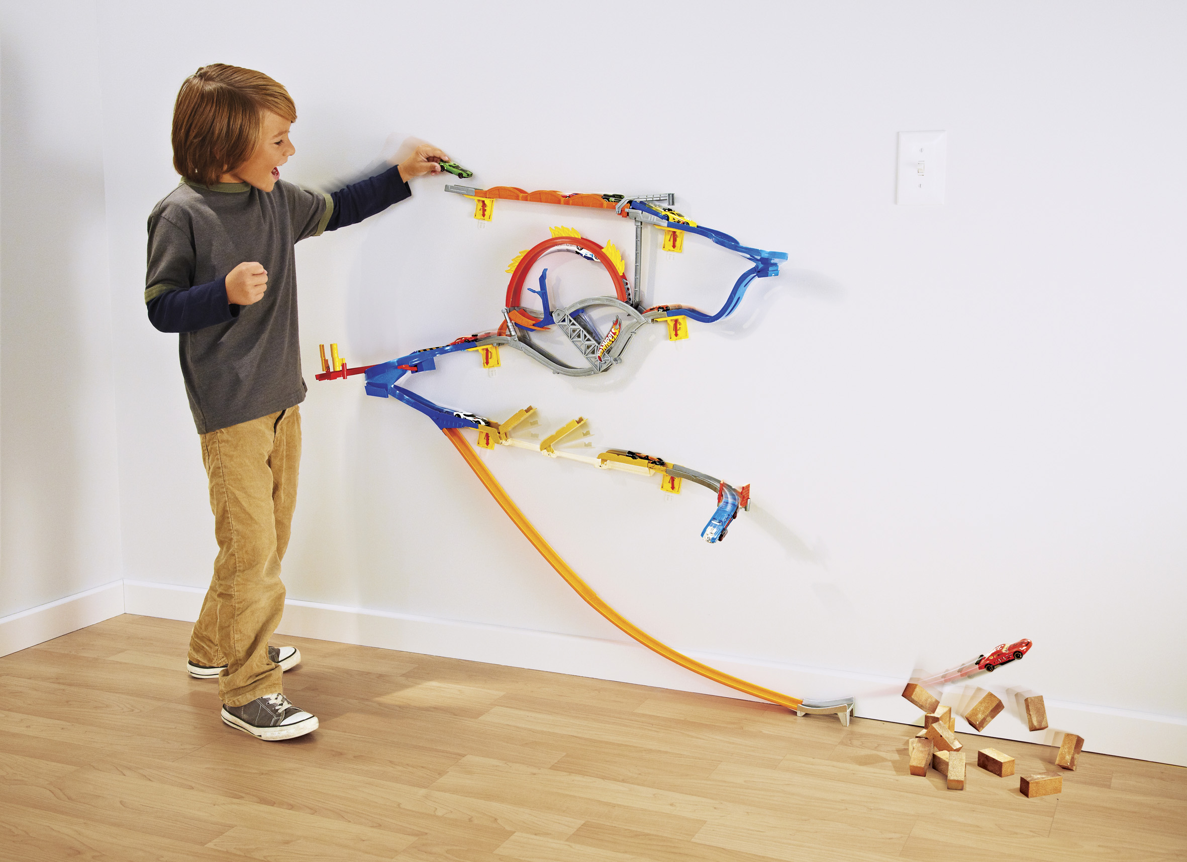 HotWheels Wall Tracks Mid-Air Madness - ZigWheels