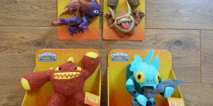Skylanders Giants toys […]