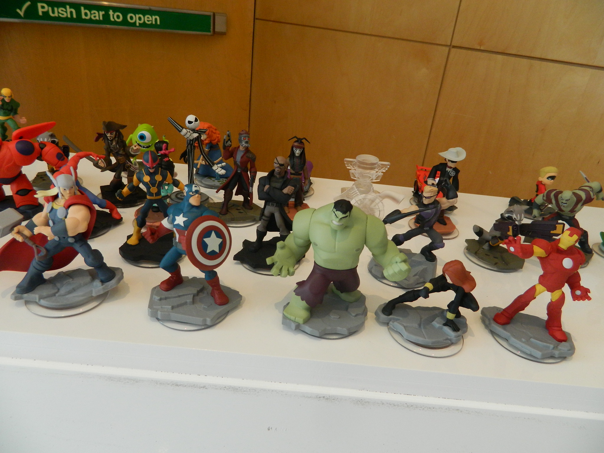 Disney Infinity 2.0: Avengers Playset Starter Pack and 