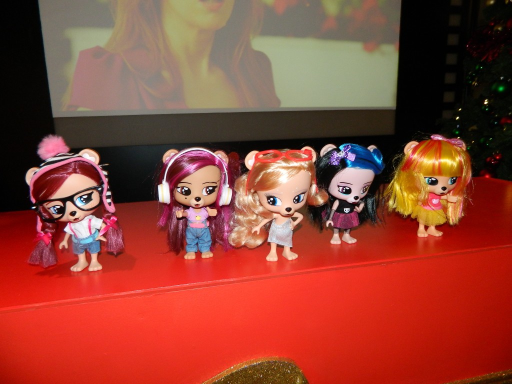 Club Chic Dolls at the Nativity 3 World Premiere!!! - 1024 x 768 jpeg 147kB