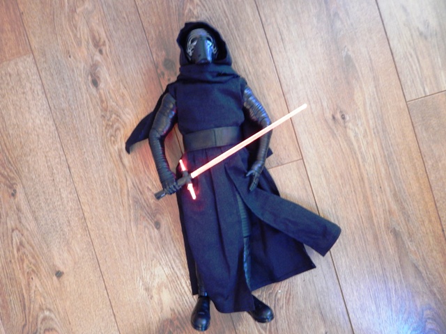 Kylo ren animatronic store interactive figure
