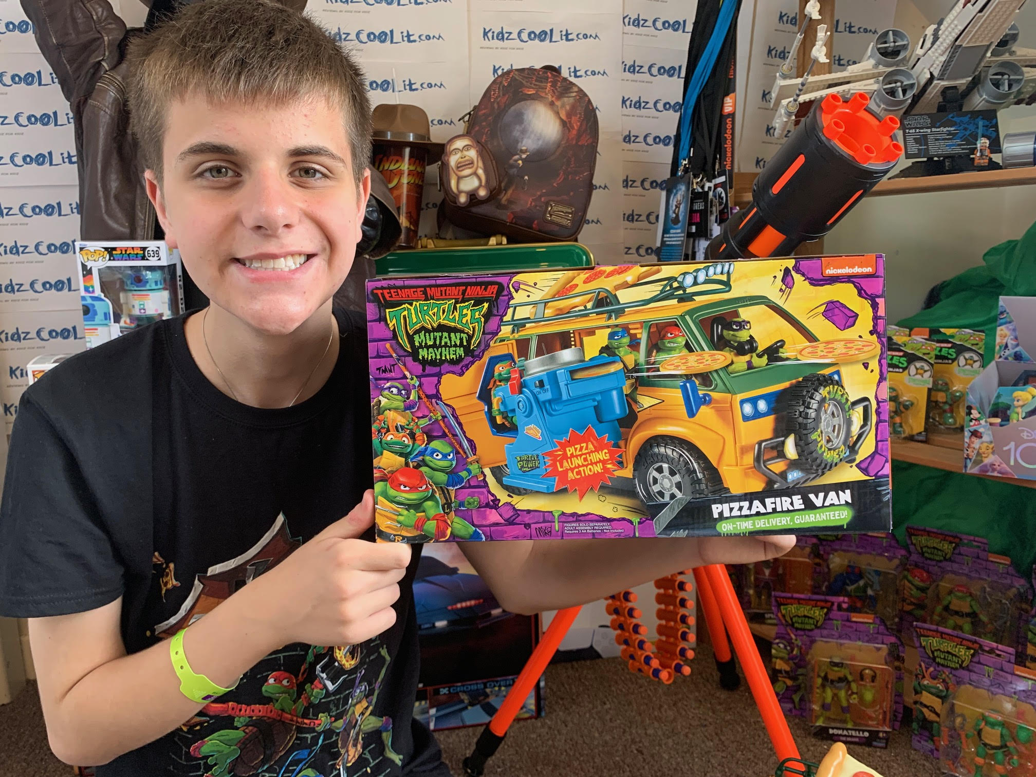 Teenage mutant ninja turtles van toy shop