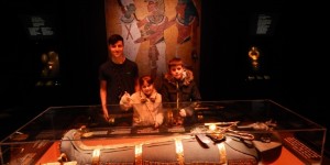 Saatchi Gallery – […]