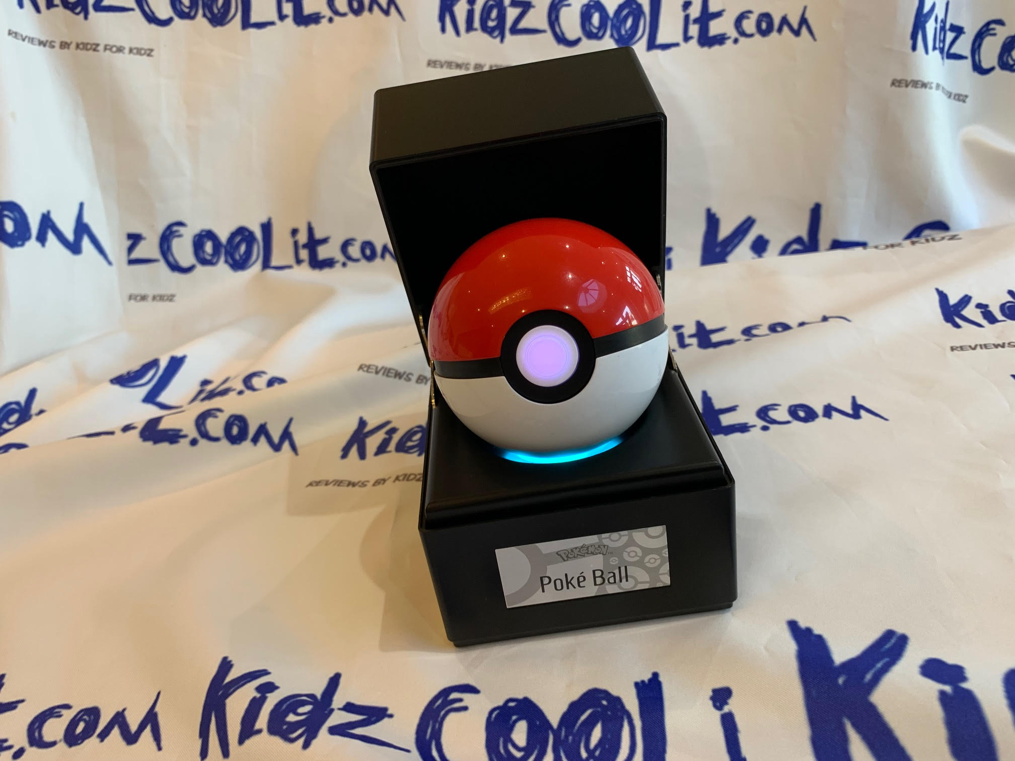 Pok??mon 25th Anniversary Ultra Ball - Electronic Die-Cast Display With Light Effects